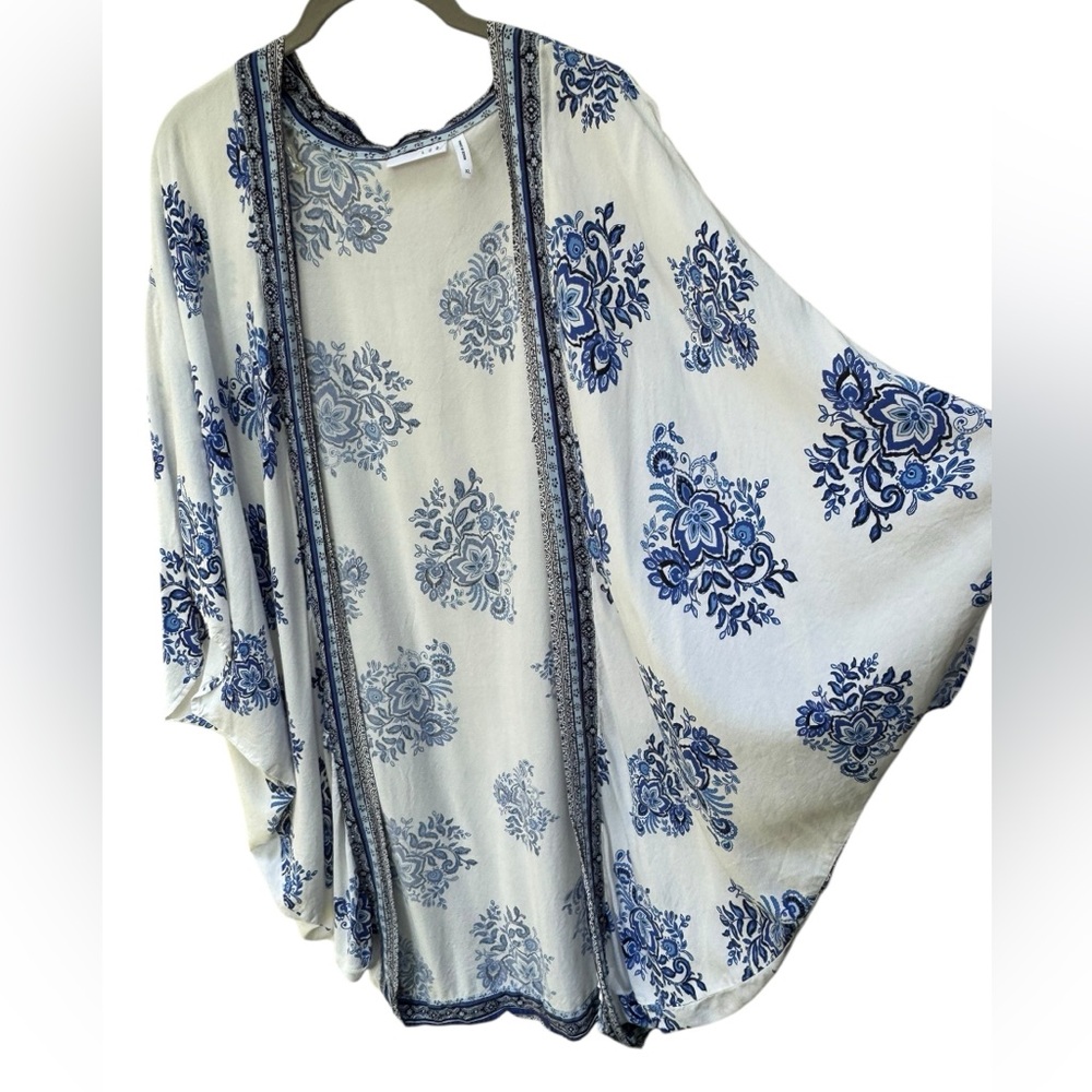 LUQ Blue and White Floral Kimono size XL - Picture 4 of 8